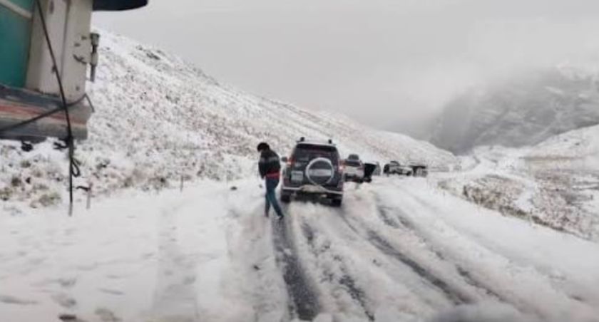 Cierran frontera Chile - Bolivia debido a riesgo vial por intensas Nevadas