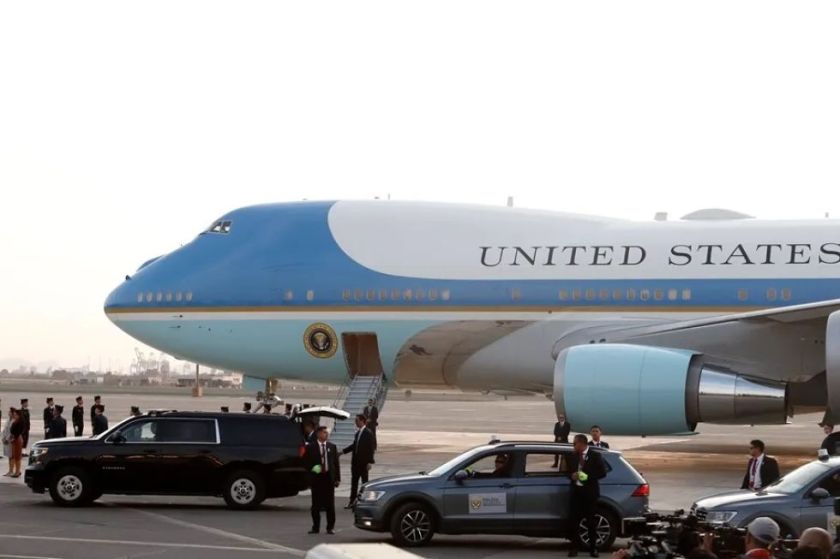 Donald Trump desata polémica al usar como señuelo un avión con periodistas 