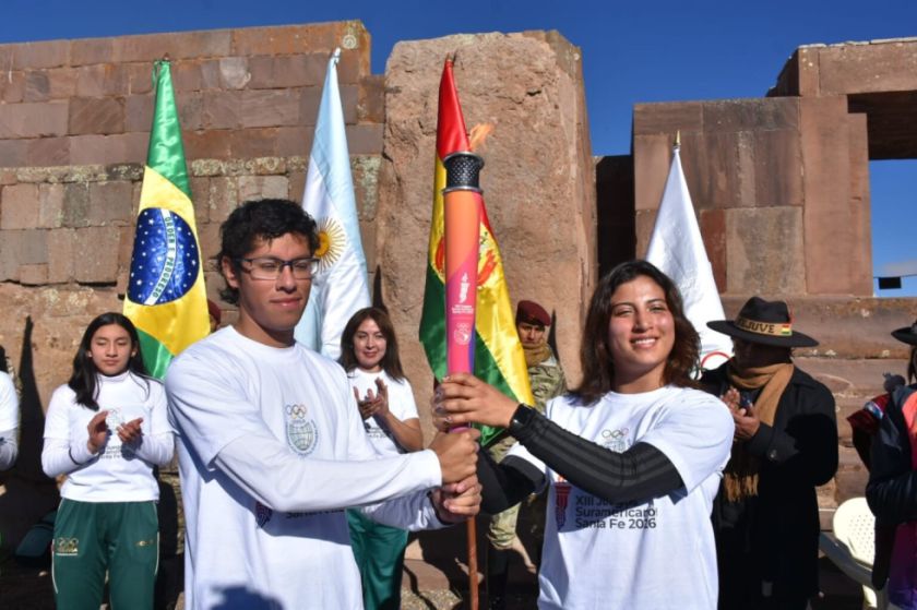 Tiwanaku acoge el encendido de la Antorcha rumbo a los XIII Juegos Suramericanos
