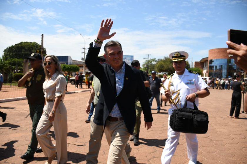 Rodrigo Paz culpa a gobiernos del MAS por escasez de combustibles
