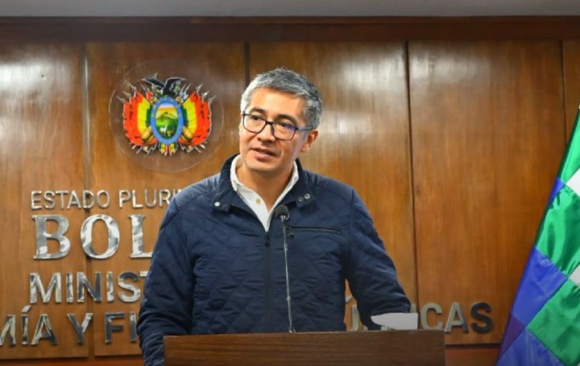 Ministro José Espinoza revela respaldos de la compra de su vehículo