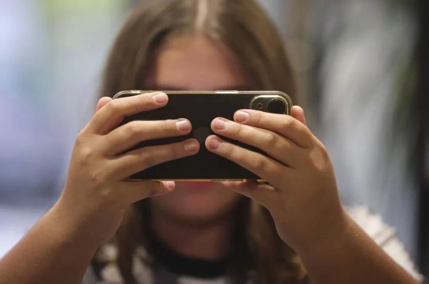 El Constitucional francés anula la prohibición de las redes sociales a menores de 15 años
