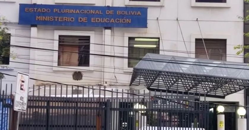 Renuncian dos autoridades de Educación por desacuerdos con la malla curricular vigente