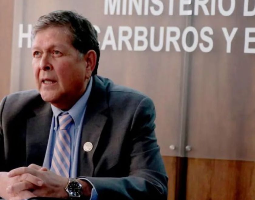 Ministro de Hidrocarburos pide disculpas por las filas para abastecimiento de combustible