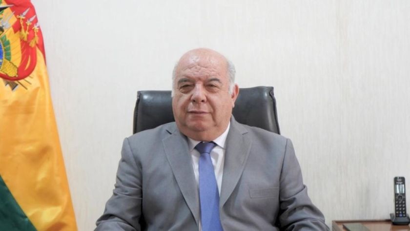 Gerente de la CNS rechaza denuncia y afirma que documento bancario “es falso”