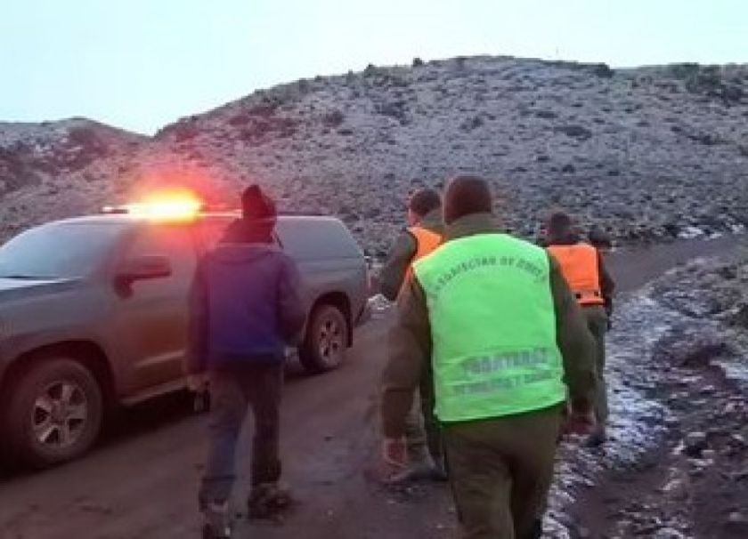 Chile: Carabineros rescatan a dos funcionarios bolivianos ante intensa nevada