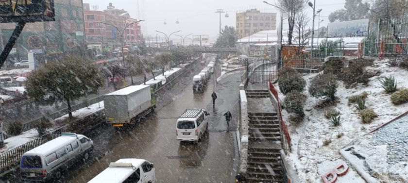 ABC restringe el tránsito en varios tramos carreteros por intensas nevadas