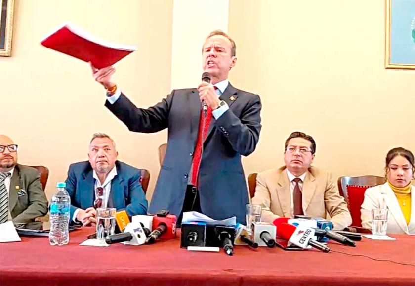 Tuto plantea reformas de la CPE con cinco ejes
