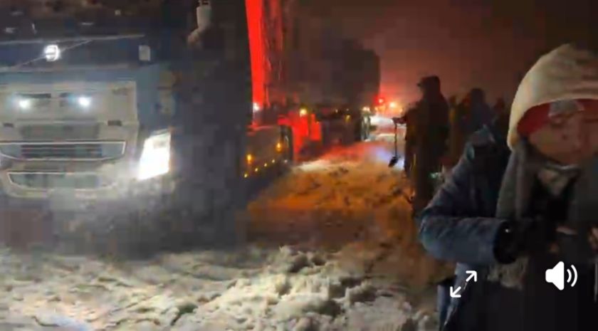 Emergencia en la ruta Potosí - Uyuni: pasajeros quedan atrapados en la nieve