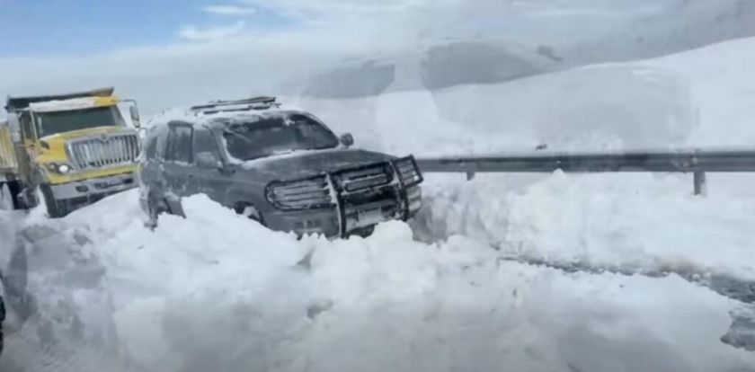 Nevada alcanza hasta 1 metro de espesor en la ruta Uyuni-Pulacayo 