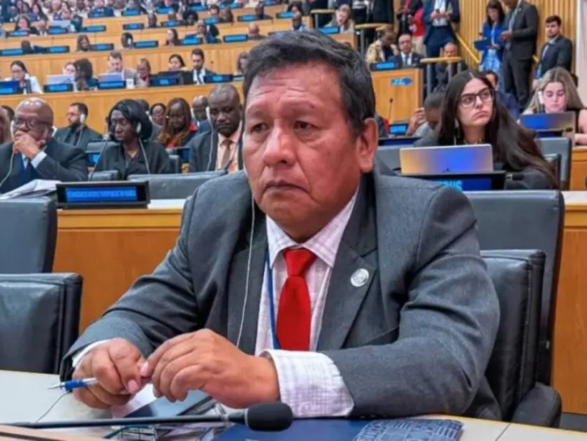 Cancillería repatría a dos ciudadanos bolivianos de Rusia