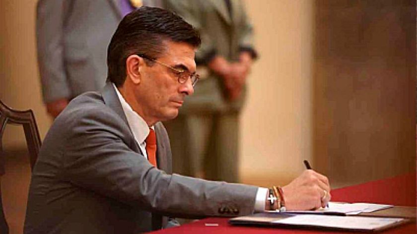Gobierno establece cronograma para devolver depósitos en dólares retenidos hasta julio de 2027
