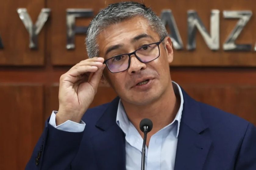 El presidente de Bolivia destituye a su ministro de Economía tras ser censurado en el Parlamento