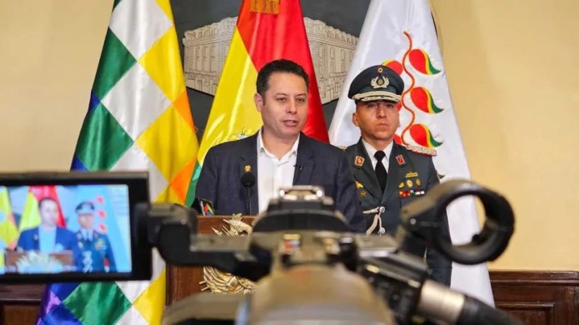 Edmand Lara dice que presentó denuncia contra los abogados del exministro de Economía