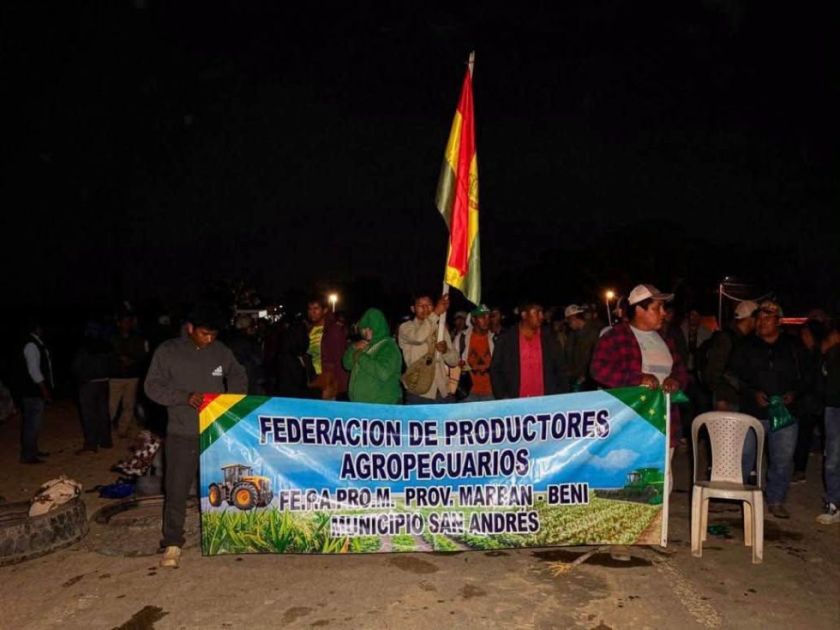 Bloquean la ruta Santa Cruz - Beni pese a la vigencia del Estado de excepción