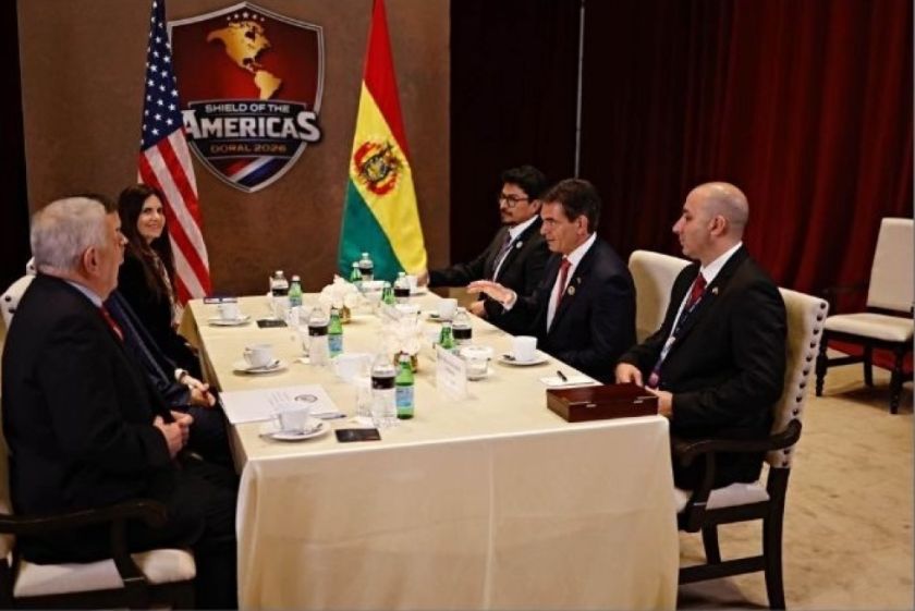 Bolivia Verifica afirma que foto de Rodrigo Paz con Cerimedo es real