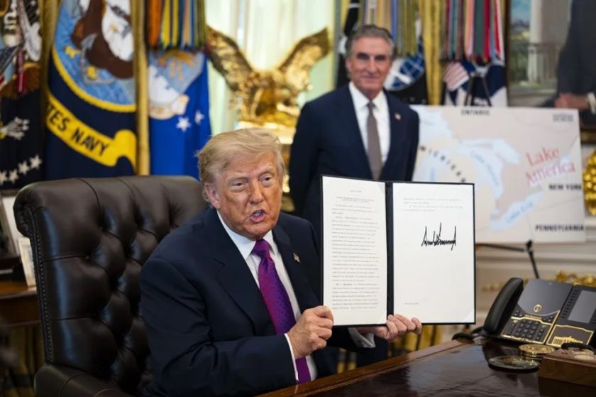 Donald Trump se plantea cambiar el nombre al Atlántico o al Pacífico por océano América