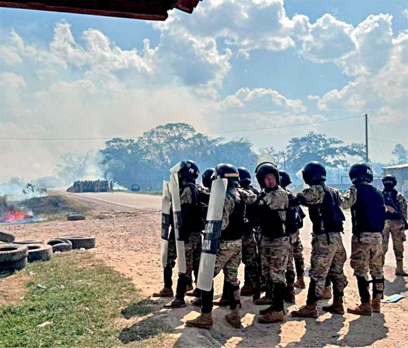 Retoman bloqueo en San Pablo tras repliegue policial