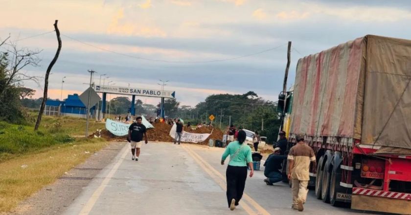 Bloqueo en la frontera Santa Cruz-Beni persiste por tercer día pese al Estado de excepción