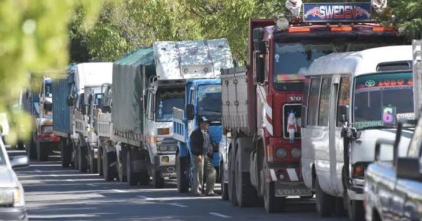 Transporte plantea la eliminación de dos impuestos para reducir el precio de combustibles