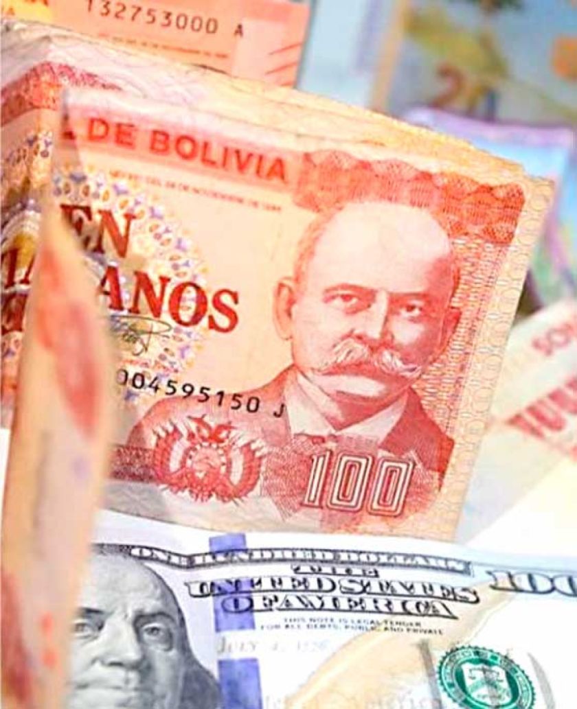 Dólar vuelve a superar los Bs 12 y roza el pico alcanzado en julio