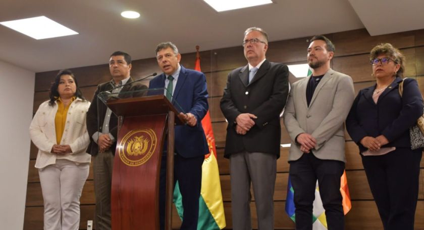 Senadores y diputados acuerdan impulsar reforma parcial de la Constitución en tres fases