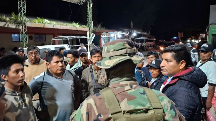 Cocaleros toman retén policial de El Castillo en el Trópico de Cochabamba