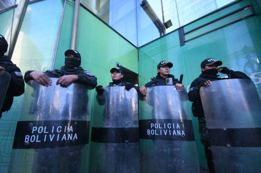 Intervención a la ANH comienza con resguardo policial y visita de ministros