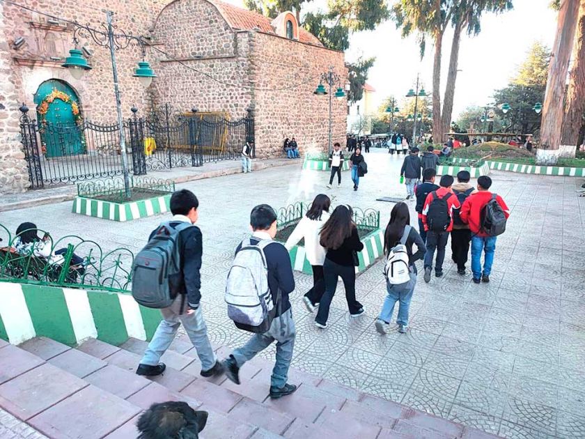 Alumnos irán a clases en horario de invierno desde este lunes 7