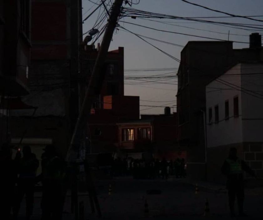 Delapaz trabaja para restablecer servicio de electricidad en varias zonas de Viacha
