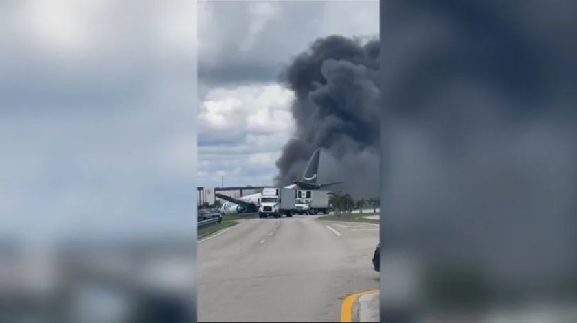 Un avión de carga de Amazon se estrella en el aeropuerto de Miami
