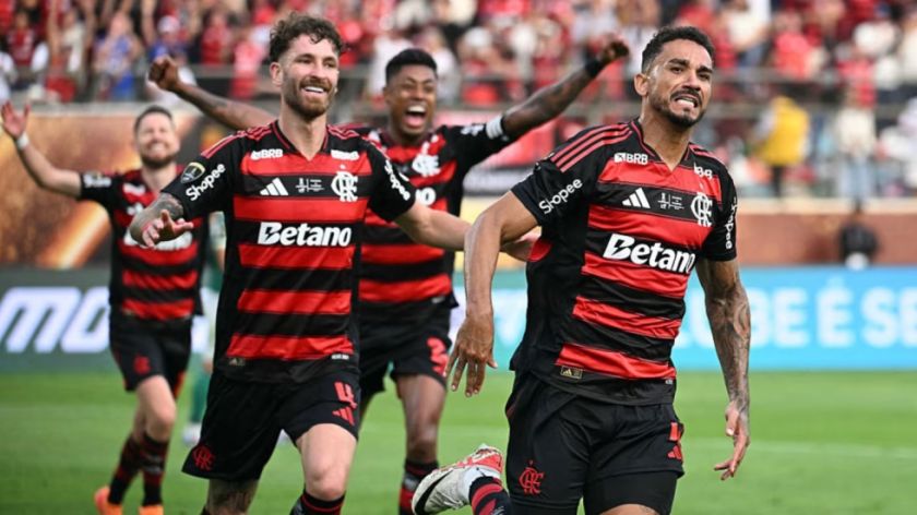 Flamengo gana y desbanca a Palmeiras como líder del Campeonato Brasileño