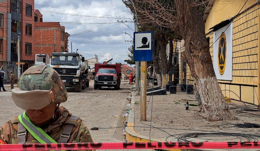 Reportan el hallazgo del noveno cuerpo entre los escombros en Viacha
