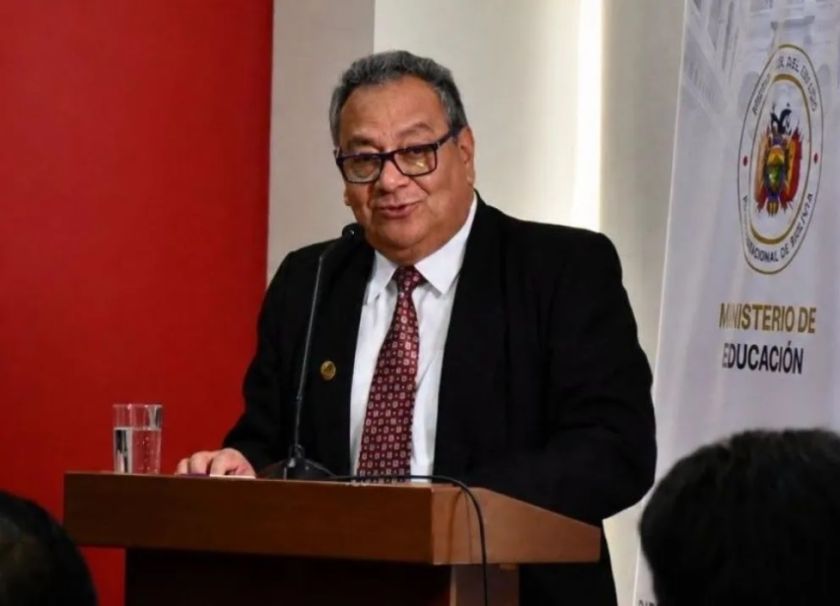 Ministro de Educación evita la censura en la Asamblea Legislativa