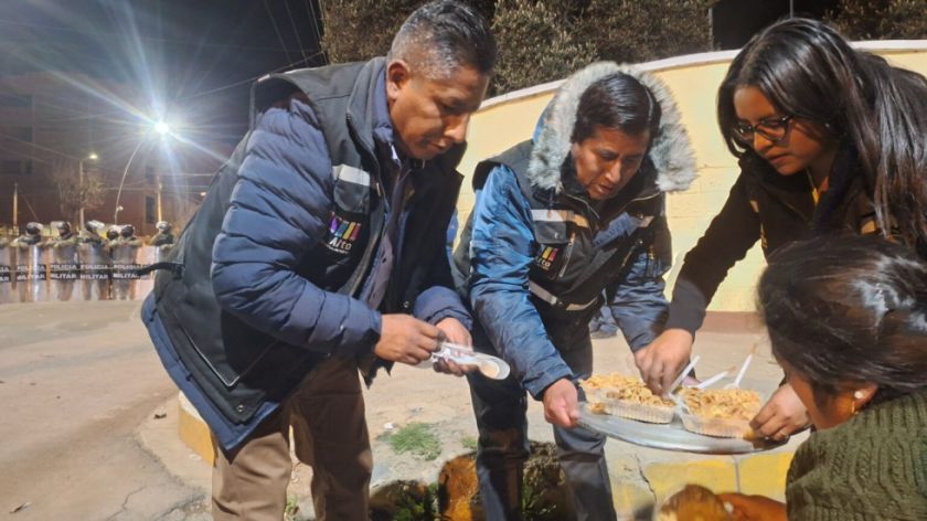 Alcaldía de El Alto entrega alimentos a familias afectadas por las explosiones en Viacha