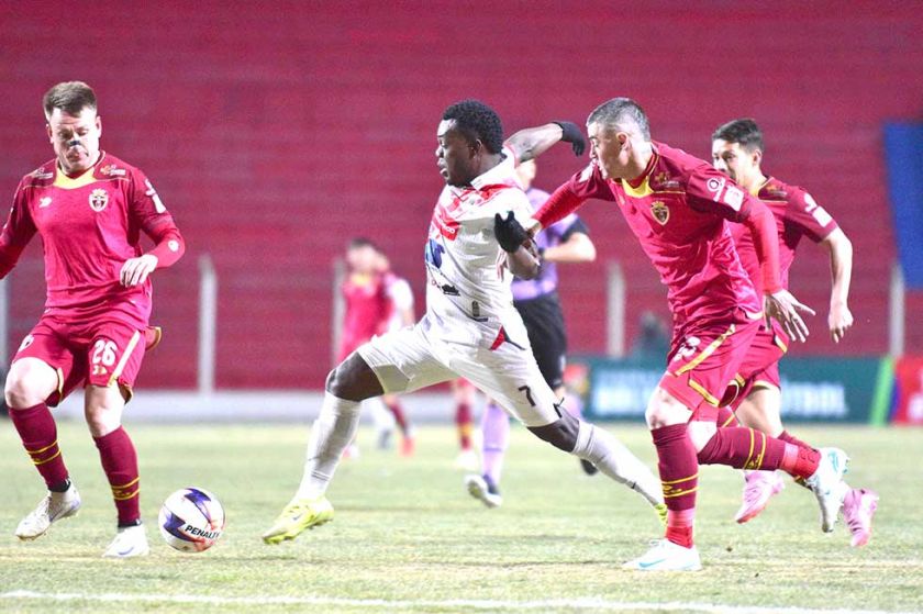 La banda roja visita por tercera ocasión a Totora Real Oruro