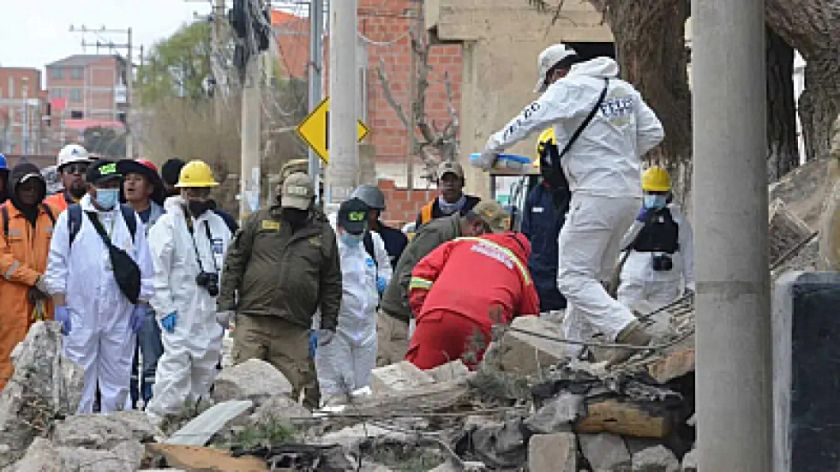Viacha: reanudan labores de búsqueda de seis víctimas tras las explosiones