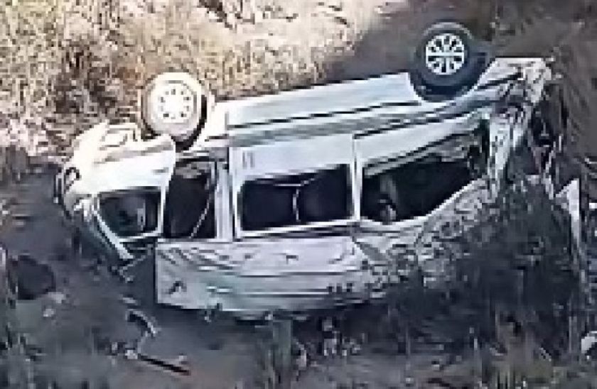 La Paz: Embarrancamiento de minibús en Palca deja cuatro fallecidos