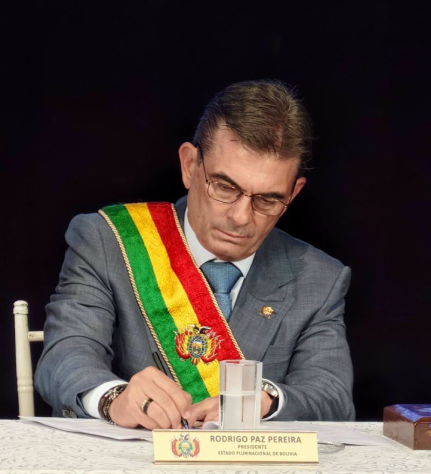 Presidente pide “prontitud” al Legislativo para debatir la ley del FMI y asegura continuidad de bonos
