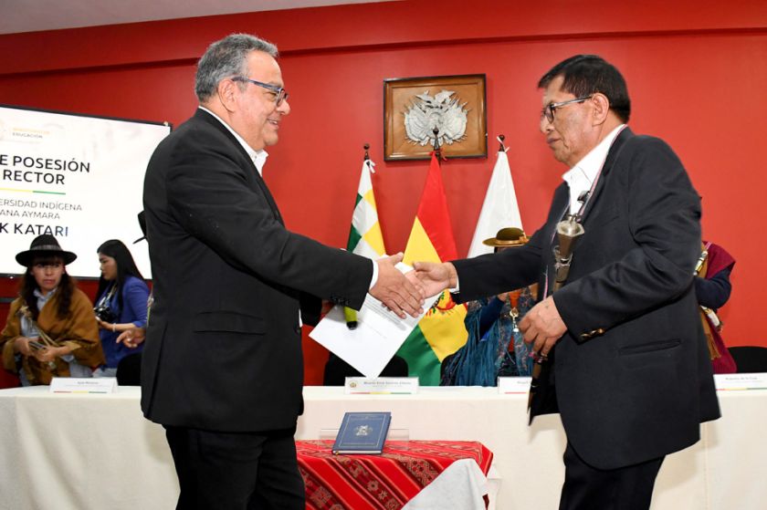 Roberto de la Cruz asume como rector de la Unibol Aymara “Tupak Katari”