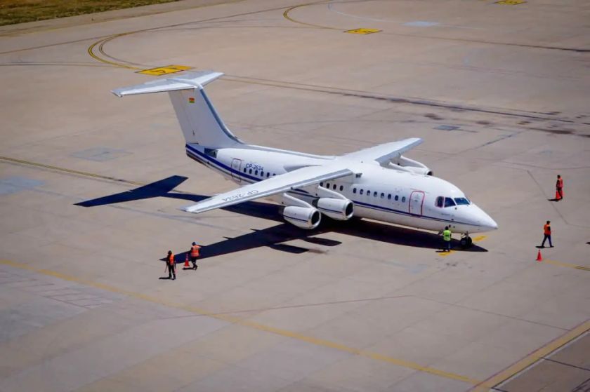 Aerolínea de empresario potosino realiza pruebas con uno de sus aviones en Cochabamba