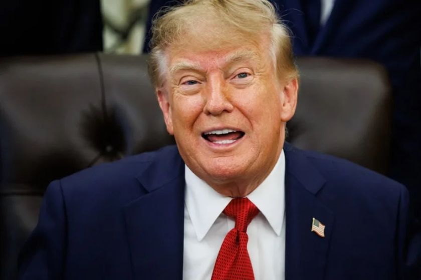Donald Trump dice que el arco del triunfo de Washington será un complejo militar