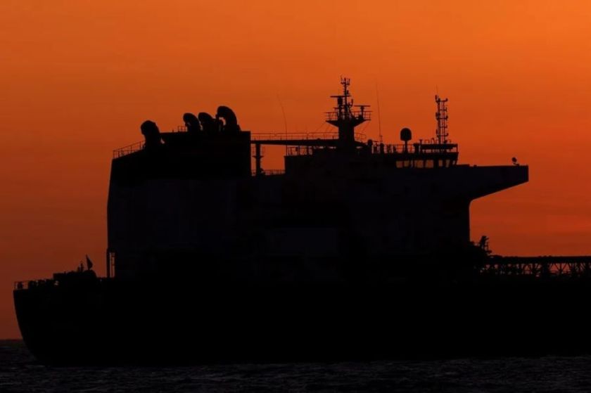 El brent cae más de 3 %, hasta los 100 dólares, a la espera de avances entre EE.UU. e Irán