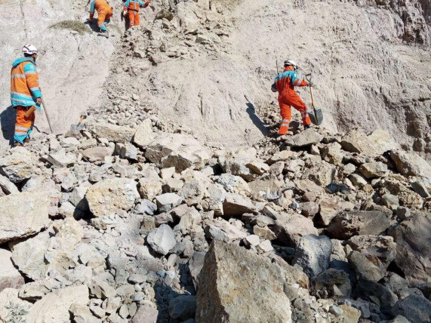 La Paz: Caída de rocas en el camino a Mallasa interrumpe el tránsito