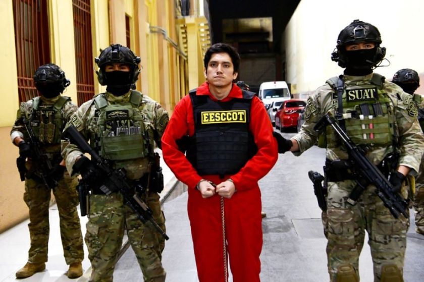 Líder de banda criminal peruana Los Pulpos capturado en Bolivia va a cárcel en base naval