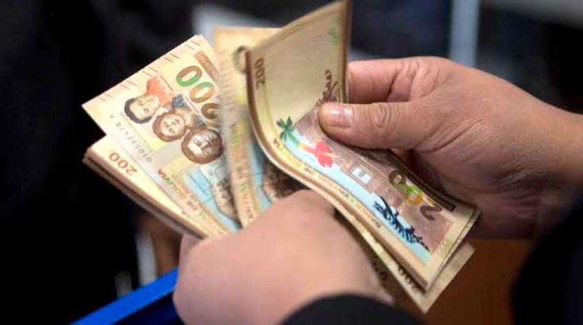 Vecinos piden que autoridades de todos los niveles bajen sueldos