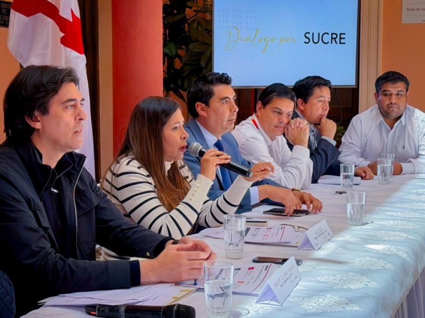 Ministro de Obras Públicas cumple agenda de reuniones sobre transformación del diésel a GNV