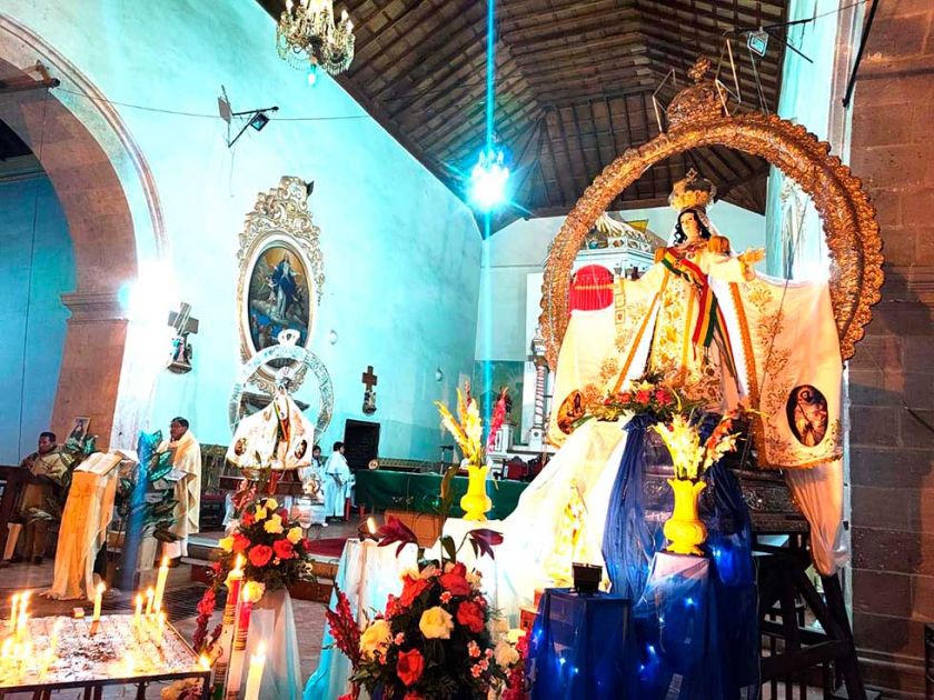 Celebran a Nuestra Señora de La Merced con fe en misa