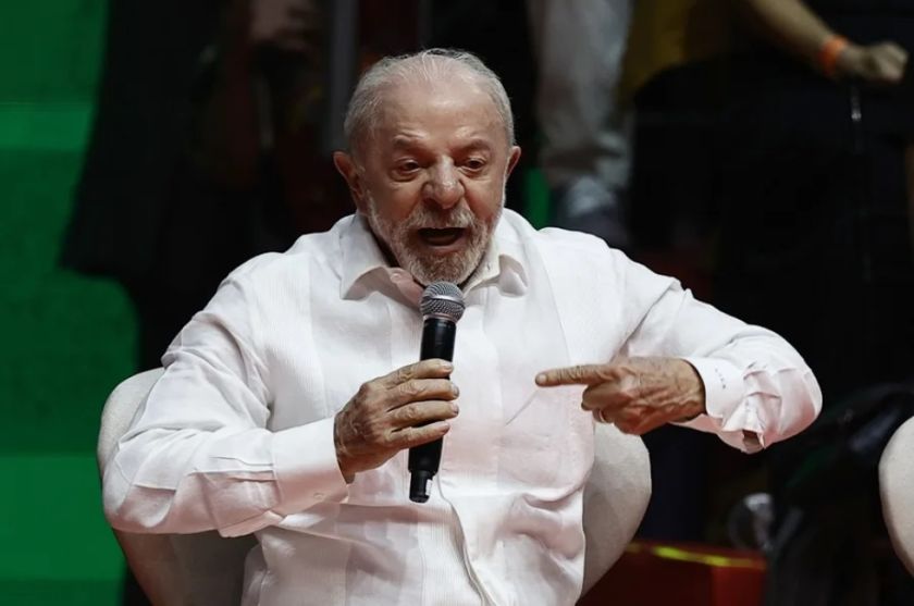 El presidente de Brasil prohíbe las apuestas deportivas en linea a días de la elección