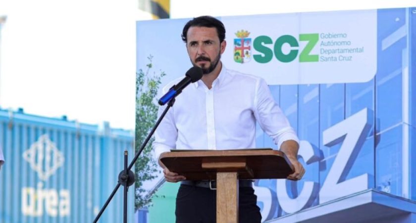 Gobernador Velasco anuncia que el lunes concretará la primera importación de diésel para Santa Cruz
